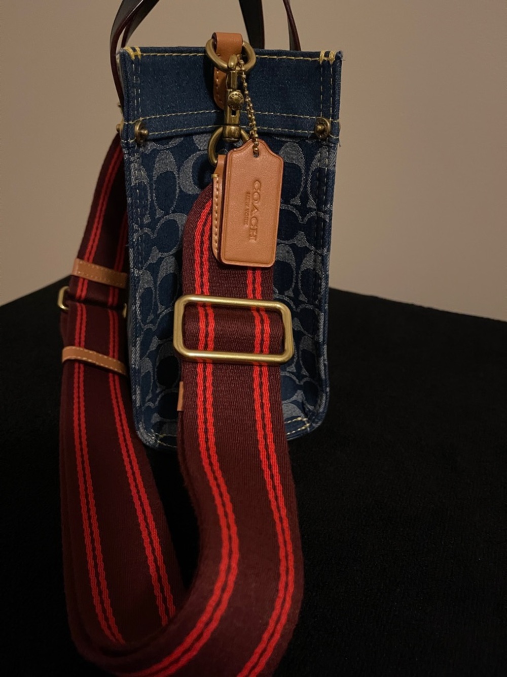 NWOT...Coach Blue Signature Denim Satchel with Red Striped Strap - Picture 3 of 9